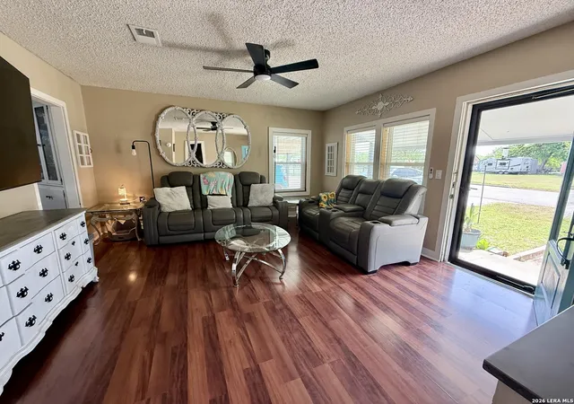 Photo 4 of Single family home for sale at 413 Southview, Graham, TX 76450 | MLS# 1956156 | Listing updated on 2026-04-19