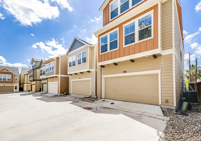 2nd image of 211 E Courtland, San Antonio, TX 78212 | MLS# 1956314