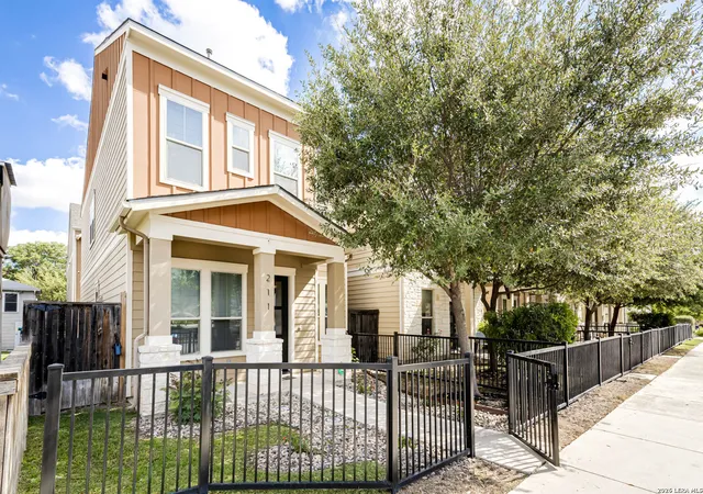 1st image of 211 E Courtland, San Antonio, TX 78212 | MLS# 1956314