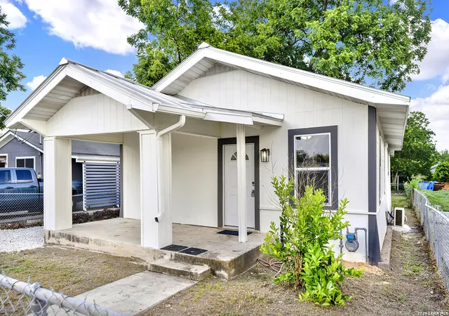 4th image of 1426 E Carson St, San Antonio, TX 78208 | MLS# 1956327