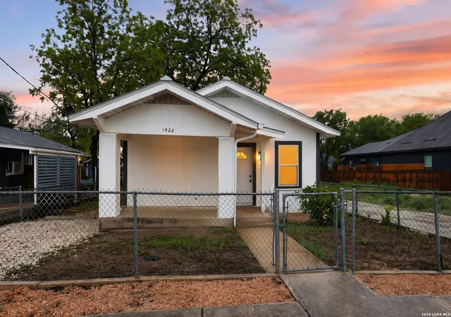2nd image of 1426 E Carson St, San Antonio, TX 78208 | MLS# 1956327