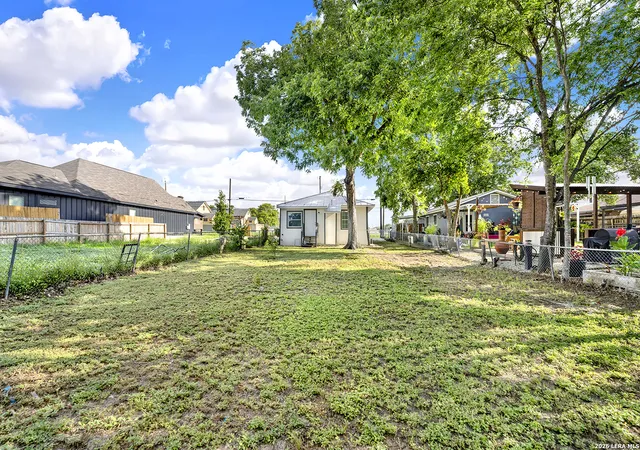 25th image of 1426 E Carson St, San Antonio, TX 78208 | MLS# 1956327