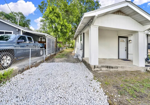 5th image of 1426 E Carson St, San Antonio, TX 78208 | MLS# 1956327