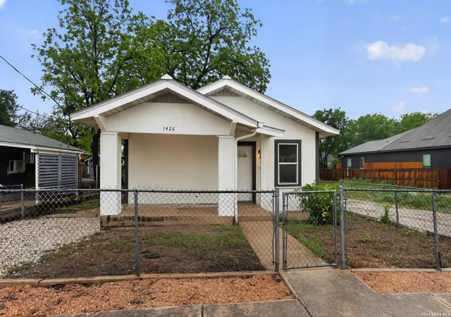 3rd image of 1426 E Carson St, San Antonio, TX 78208 | MLS# 1956327