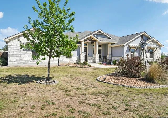Photo 3 of Sale Pending at 121 Westfield Lndg, La Vernia, TX 78121 | MLS# 1956407 | Listing updated on 2026-09-20