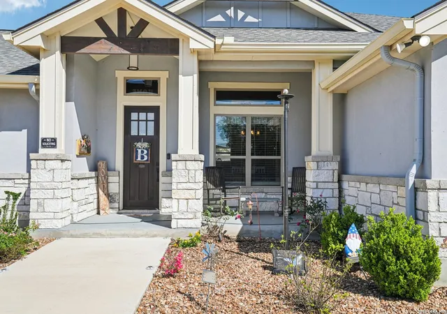Photo 3 of Sale Pending at 121 Westfield Lndg, La Vernia, TX 78121 | MLS# 1956407 | Listing updated on 2026-09-20