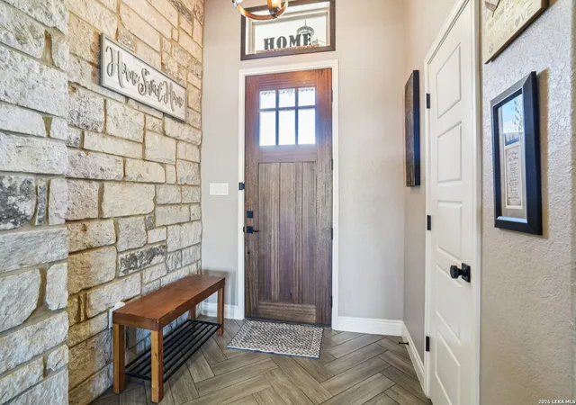 Photo 4 of Sale Pending at 121 Westfield Lndg, La Vernia, TX 78121 | MLS# 1956407 | Listing updated on 2026-09-20