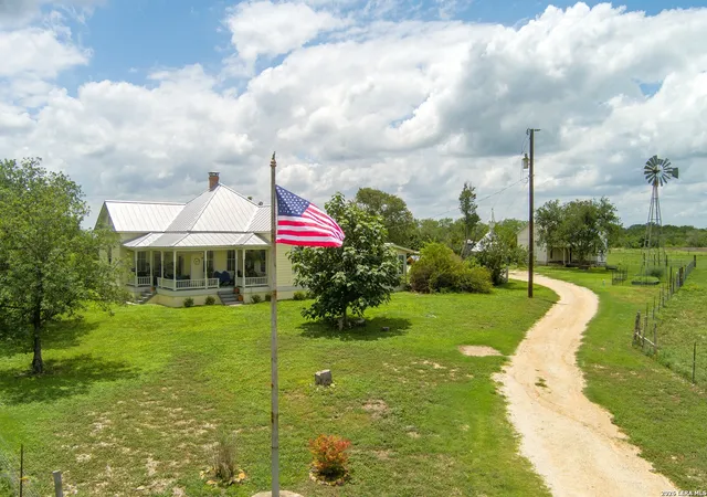 Photo 3 of Single family home for sale at 4515 Stapper Rd, Saint Hedwig, TX 78152 | MLS# 1956479 | Listing updated on 2026-10-04