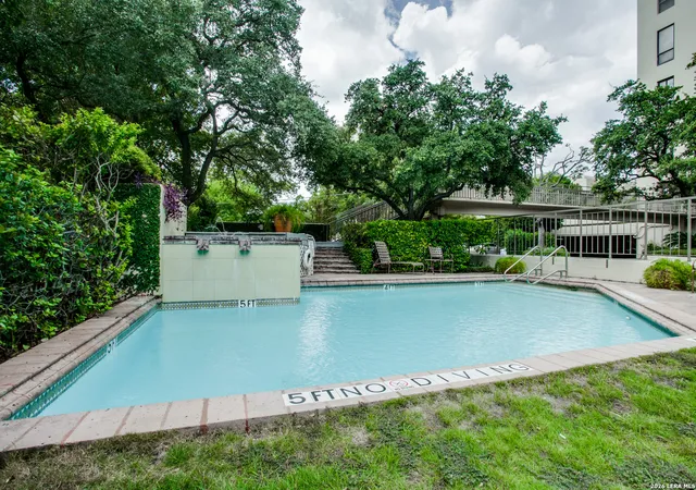 2nd image of 4001 N New Braunfels, San Antonio, TX 78209