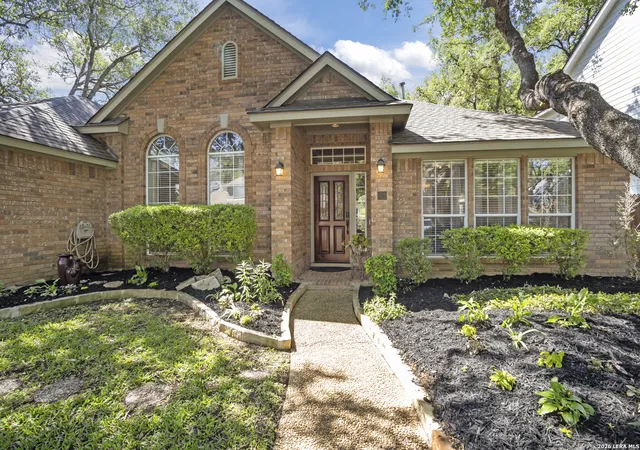 Photo 3 of Sale Pending at 9 Grogans Ml, San Antonio, TX 78248 | MLS# 1956559 | Listing updated on 2026-04-28