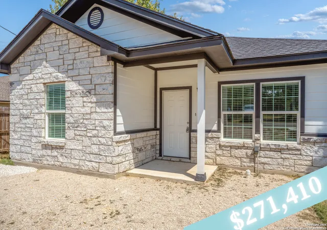 Homes for sale in Canyon Lake, TX | 1032 Blueridge Dr, Canyon Lake, TX 78133 | MLS# 1956606
