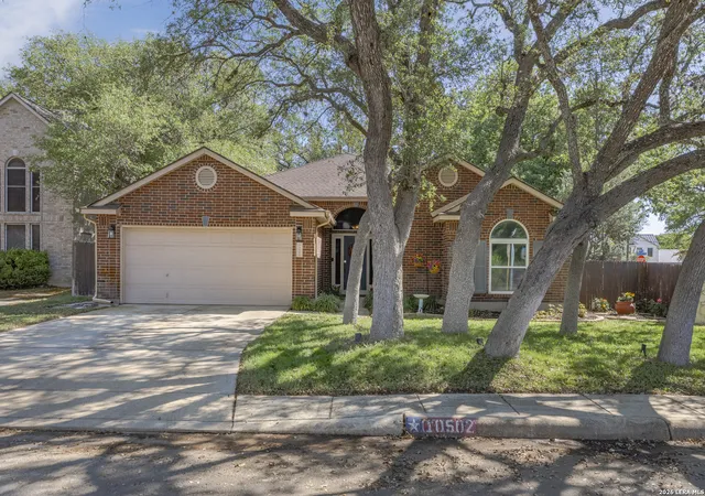 2nd image of 10502 Pembriar Cir, San Antonio, TX 78240 | MLS# 1956607