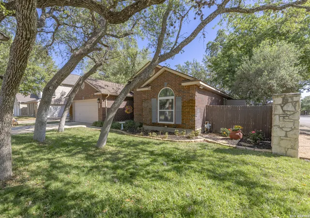 3rd image of 10502 Pembriar Cir, San Antonio, TX 78240 | MLS# 1956607