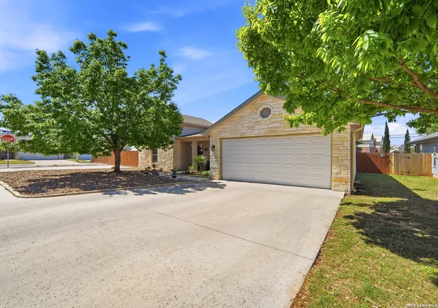 Photo 2 of Sale Pending at 1922 Weston Loop, Kerrville, TX 78028 | MLS# 1956611 | Listing updated on 2026-05-08