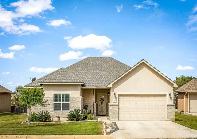 Homes for sale in Floresville, TX | 117 Fairway, Floresville, TX 78114 | MLS# 1956620