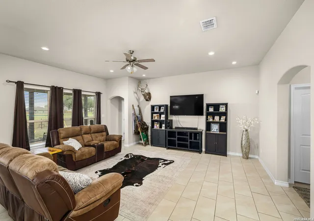 Homes for sale in Floresville, TX | 117 Fairway, Floresville, TX 78114 | MLS# 1956620