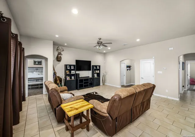 Homes for sale in Floresville, TX | 117 Fairway, Floresville, TX 78114 | MLS# 1956620