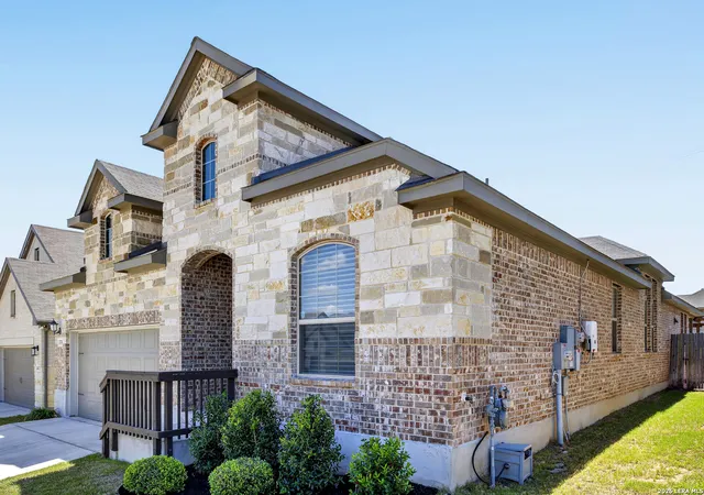 Photo 2 of Sale Pending at 3330 Rizzoli Ave, San Antonio, TX 78261 | MLS# 1956693 | Listing updated on 2026-05-12