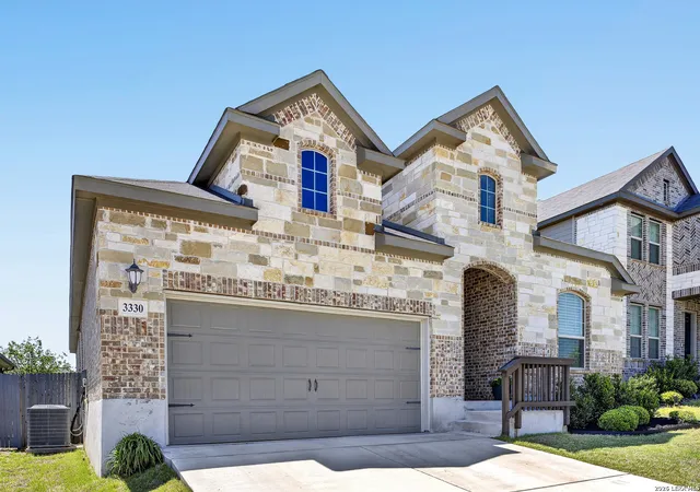 Photo 3 of Sale Pending at 3330 Rizzoli Ave, San Antonio, TX 78261 | MLS# 1956693 | Listing updated on 2026-05-12