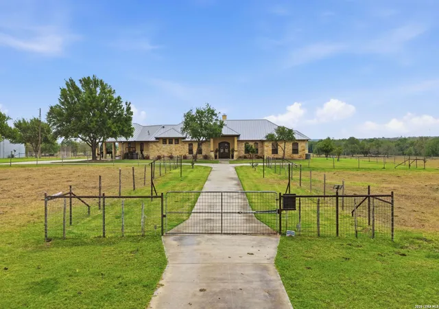 5th image of 13661 E Hwy 90, Kingsbury, TX 78638 | MLS# 1956708