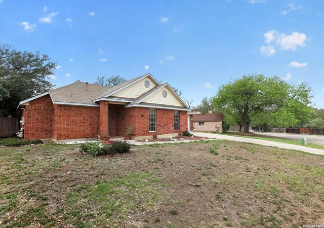 Photo 4 of Sale Pending at 3415 Lura Ln, San Antonio, TX 78228 | MLS# 1956753 | Listing updated on 2026-08-28