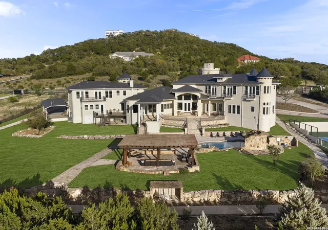 Photo 3 of Mansion for sale at 6762 Manor Hl, San Antonio, TX 78257 | MLS# 1956760 | Listing updated on 2026-04-20