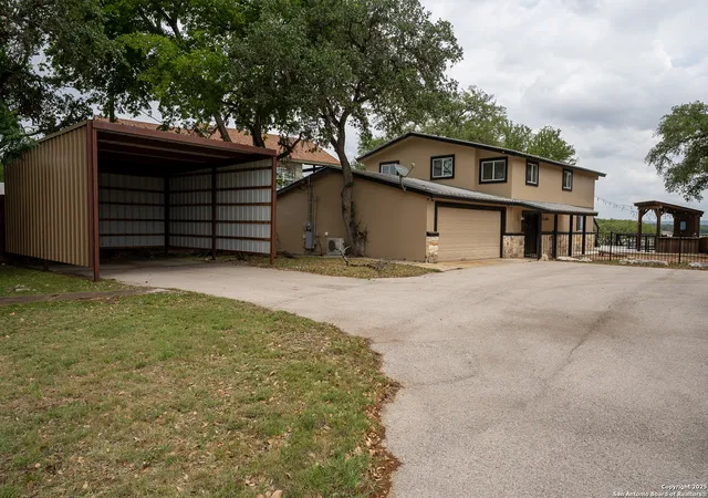 Photo 3 of Single family home for sale at 707 Park Shores, Canyon Lake, TX 78133 | MLS# 1956784 | Listing updated on 2026-09-16