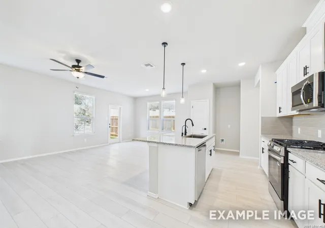 3rd image of 285 W Quill Dr Building 13, San Antonio, TX 78228 | MLS# 1956809