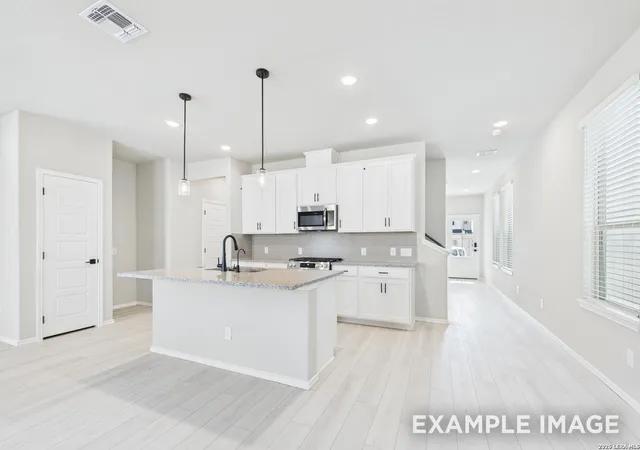5th image of 285 W Quill Dr Building 13, San Antonio, TX 78228 | MLS# 1956809