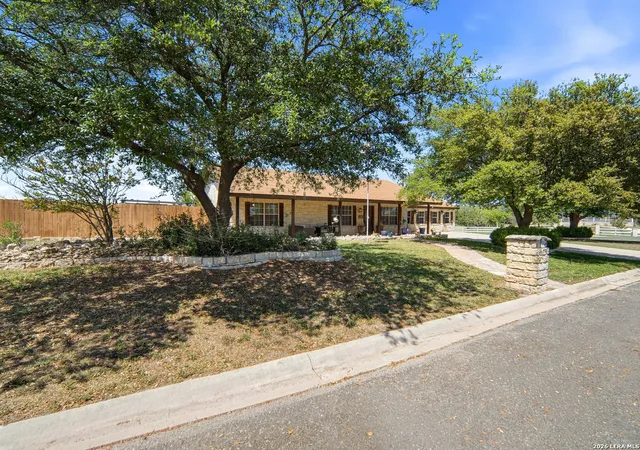 Photo 2 of Sale Pending at 103 Fawn Run, Kerrville, TX 78028 | MLS# 1956814 | Listing updated on 2026-04-28