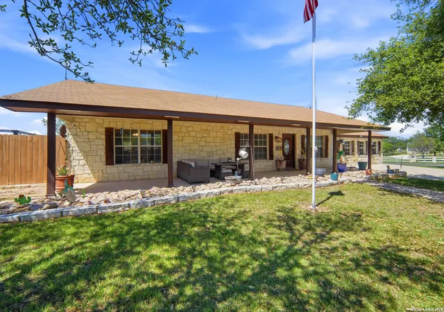 Photo 3 of Sale Pending at 103 Fawn Run, Kerrville, TX 78028 | MLS# 1956814 | Listing updated on 2026-04-28