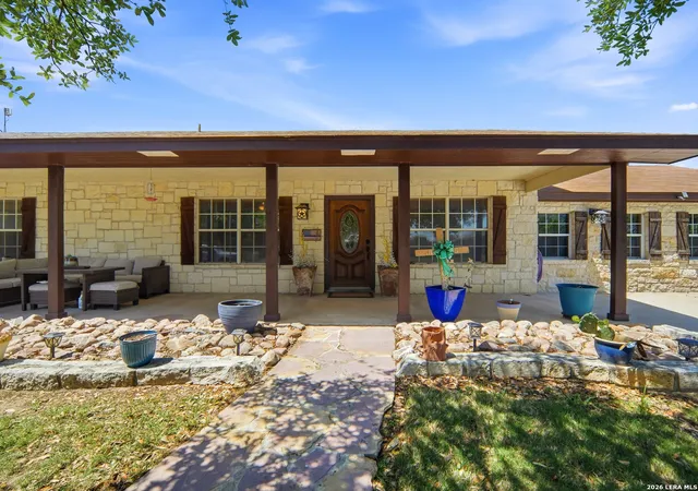 Photo 4 of Sale Pending at 103 Fawn Run, Kerrville, TX 78028 | MLS# 1956814 | Listing updated on 2026-04-28