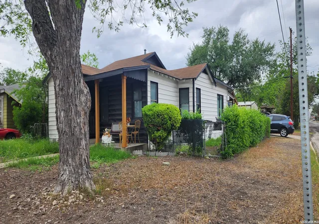 Photo 3 of Single family home for sale at 701 Linares St, San Antonio, TX 78225 | MLS# 1956850 | Listing updated on 2026-05-16