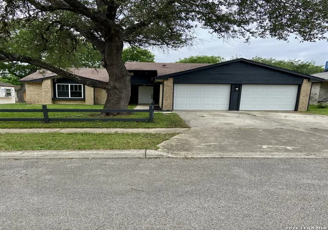 Homes for sale in Live Oak, TX | 11009 Forest Crown, Live Oak, TX 78233 | MLS# 1956887