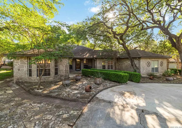 Photo 3 of Single family home for sale at 21004 Hickory Bend, San Antonio, TX 78266 | MLS# 1956937 | Listing updated on 2026-04-24
