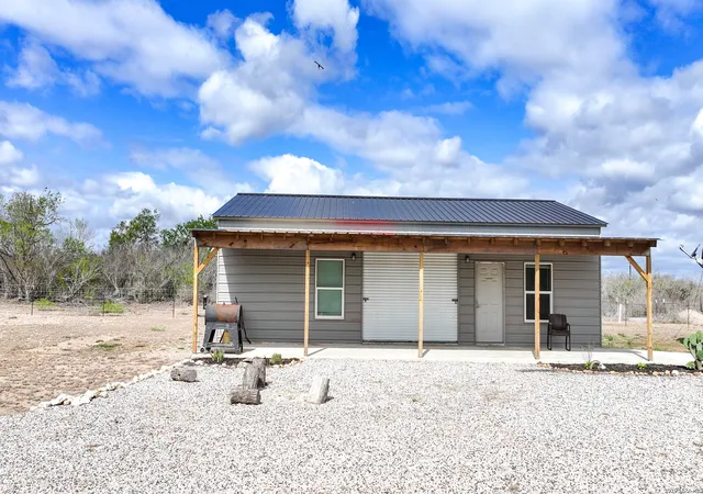 Photo 3 of House for sale at 5518 County Road 310, Freer, TX 78357 | MLS# 1957004 | Listing updated on 2026-04-21