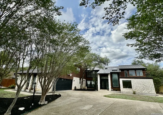 Photo 3 of Single family home for sale at 201 Country Wood Dr, San Antonio, TX 78216 | MLS# 1957072 | Listing updated on 2026-09-07