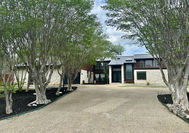 Photo 4 of Single family home for sale at 201 Country Wood Dr, San Antonio, TX 78216 | MLS# 1957072 | Listing updated on 2026-09-07