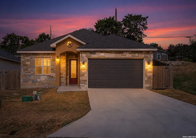 Photo 1 of Single family home for sale at 639 Hummingbird Hill, Canyon Lake, TX 78133 | MLS# 1957114 | Listing updated on 2026-08-28