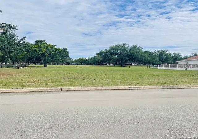 2nd image of 702 Jack Nicklaus, Devine, TX 78016 | MLS# 1957123