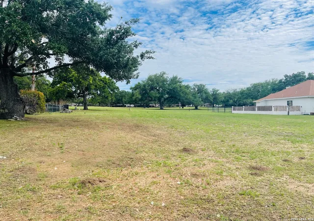 Photo 3 of Sale Pending at 702 Jack Nicklaus, Devine, TX 78016 | MLS# 1957123 | Listing updated on 2026-04-27