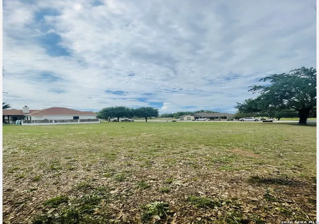 4th image of 702 Jack Nicklaus, Devine, TX 78016 | MLS# 1957123