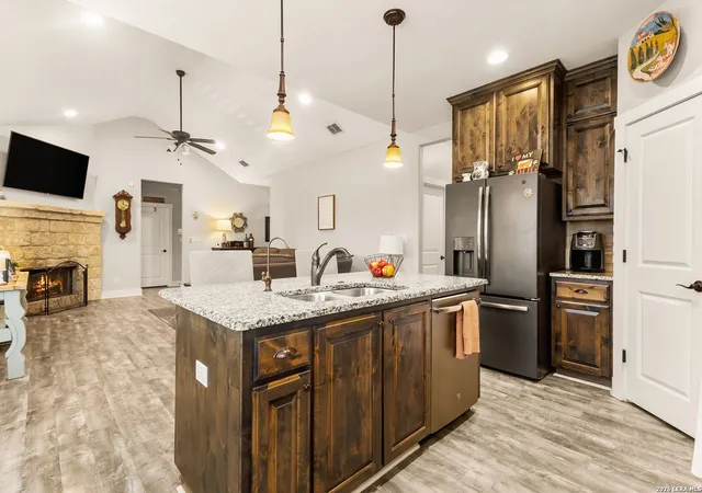 Photo 2 of Single family home for sale at 950 Live Oak Dr, Spring Branch, TX 78070 | MLS# 1957139 | Listing updated on 2026-07-16