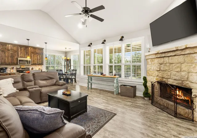 Photo 1 of Single family home for sale at 950 Live Oak Dr, Spring Branch, TX 78070 | MLS# 1957139 | Listing updated on 2026-07-16