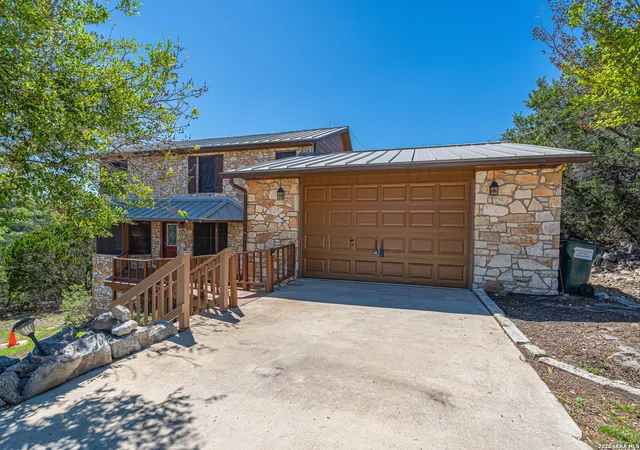 Photo 3 of Single family home for sale at 194 Nw Hills Dr, Kerrville, TX 78028 | MLS# 1957177 | Listing updated on 2026-09-08