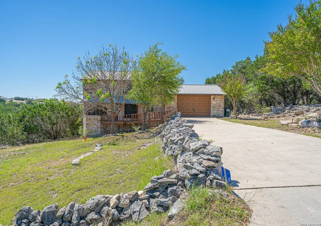 Photo 1 of Single family home for sale at 194 Nw Hills Dr, Kerrville, TX 78028 | MLS# 1957177 | Listing updated on 2026-09-08