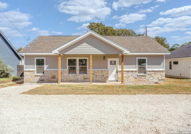 3rd image of 1130 Greenhill Dr, Canyon Lake, TX 78133 | MLS# 1957208