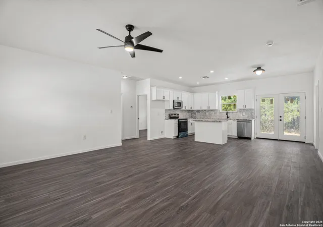 4th image of 1130 Greenhill Dr, Canyon Lake, TX 78133 | MLS# 1957208