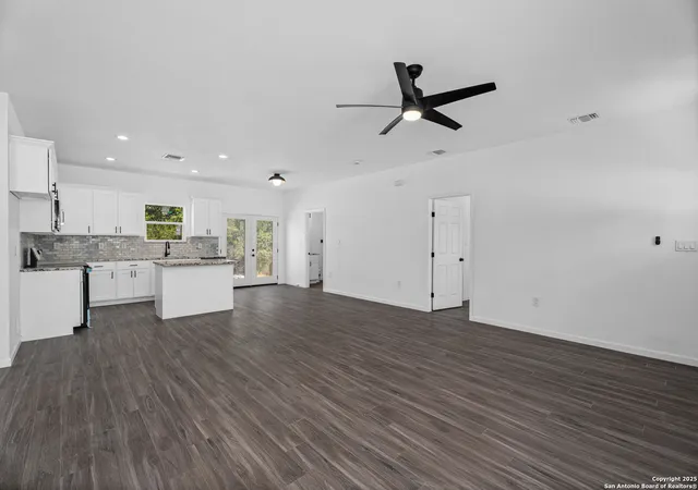 5th image of 1130 Greenhill Dr, Canyon Lake, TX 78133 | MLS# 1957208