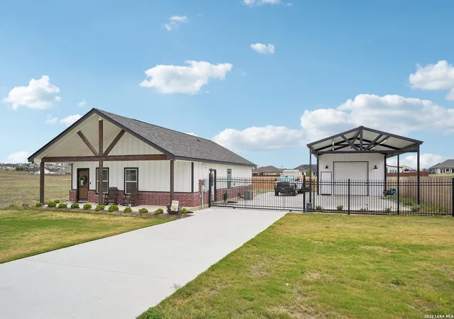 2nd image of 218 Colonial, La Vernia, TX 78121 | MLS# 1957233